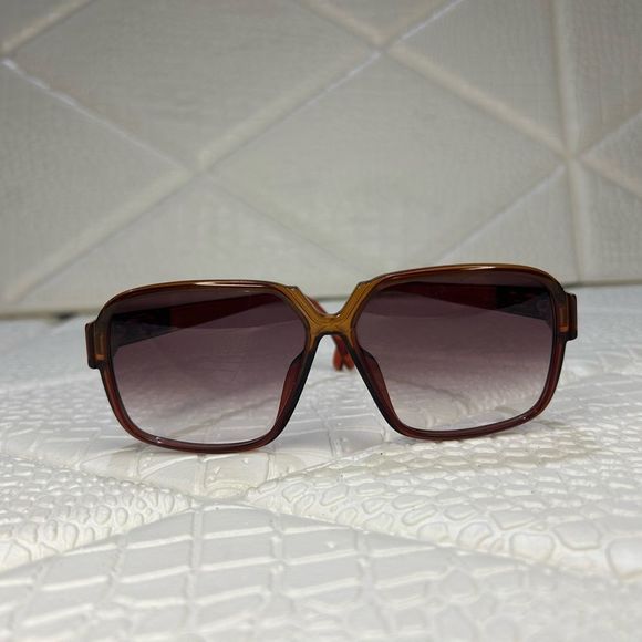 ONE DAY SALE Christian DiorโMonsieur Oversized Gradient Sunglasses - Picture 7 of 12